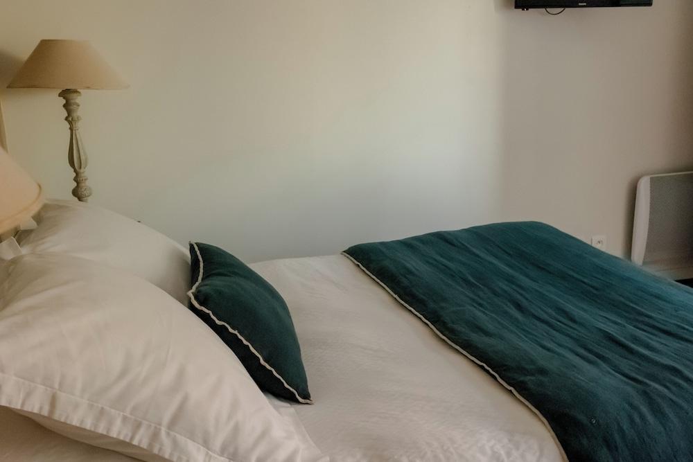 Hôtel Le Chatellier – Piscine chauffée d’avril à octobre