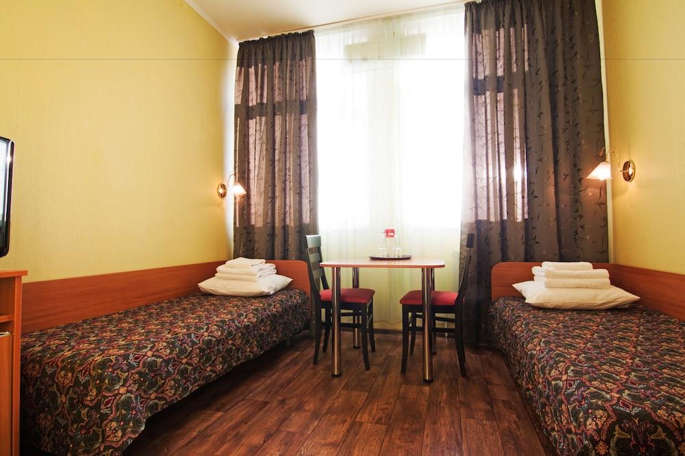 Mini hotel on Geroiv Energetykiv,18