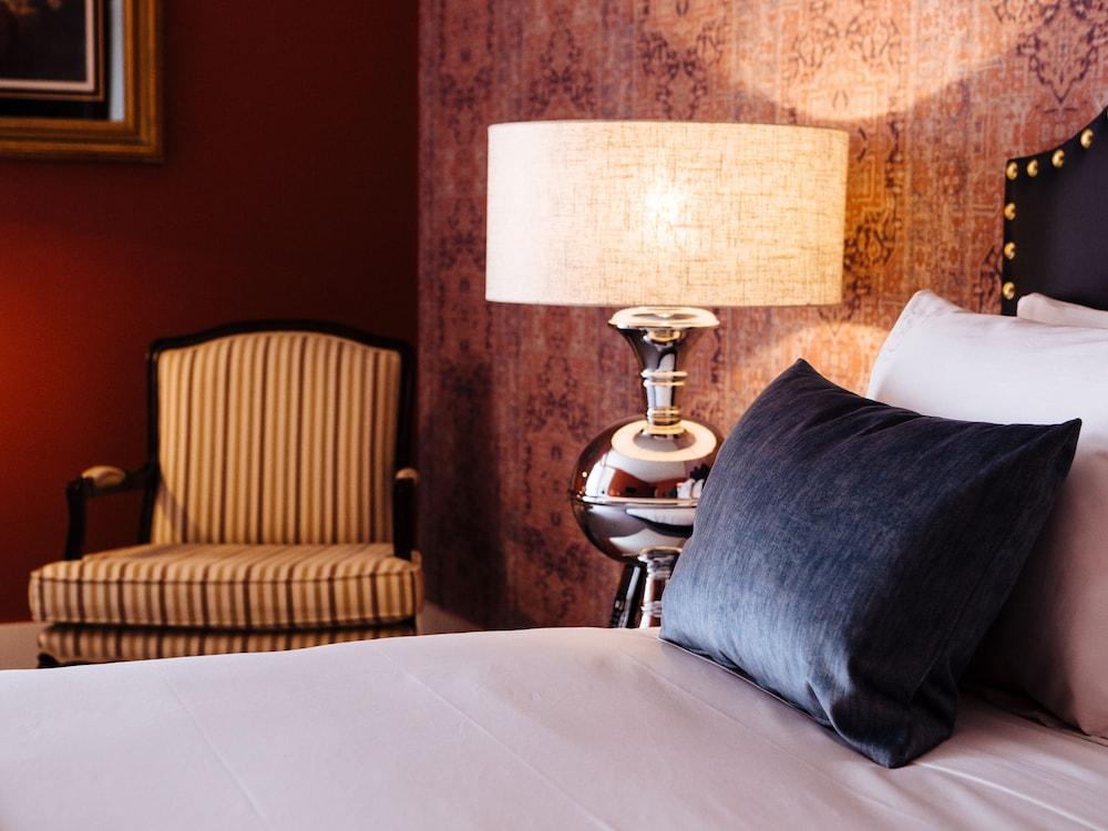 Dear Lisbon - Gallery House