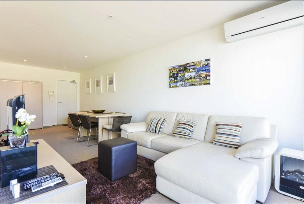 Melbourne by the Botanical Gardens