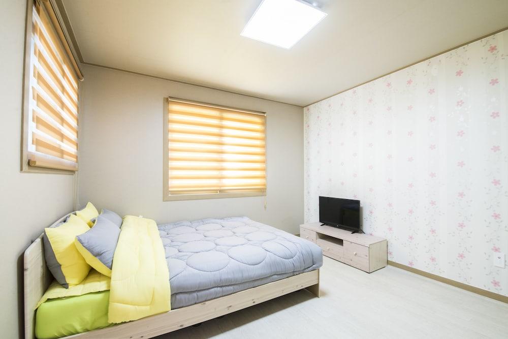 Brassica Flower Pension