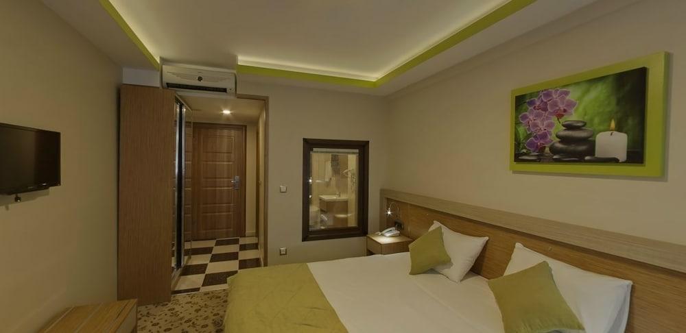Apameia Hotel