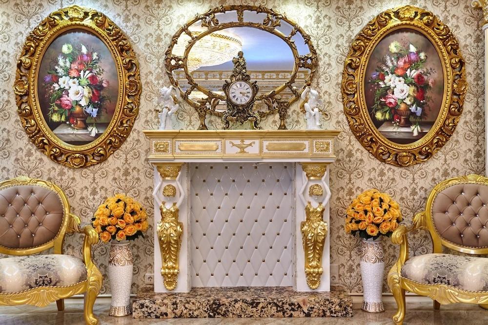 Boutique Hotel Monarch