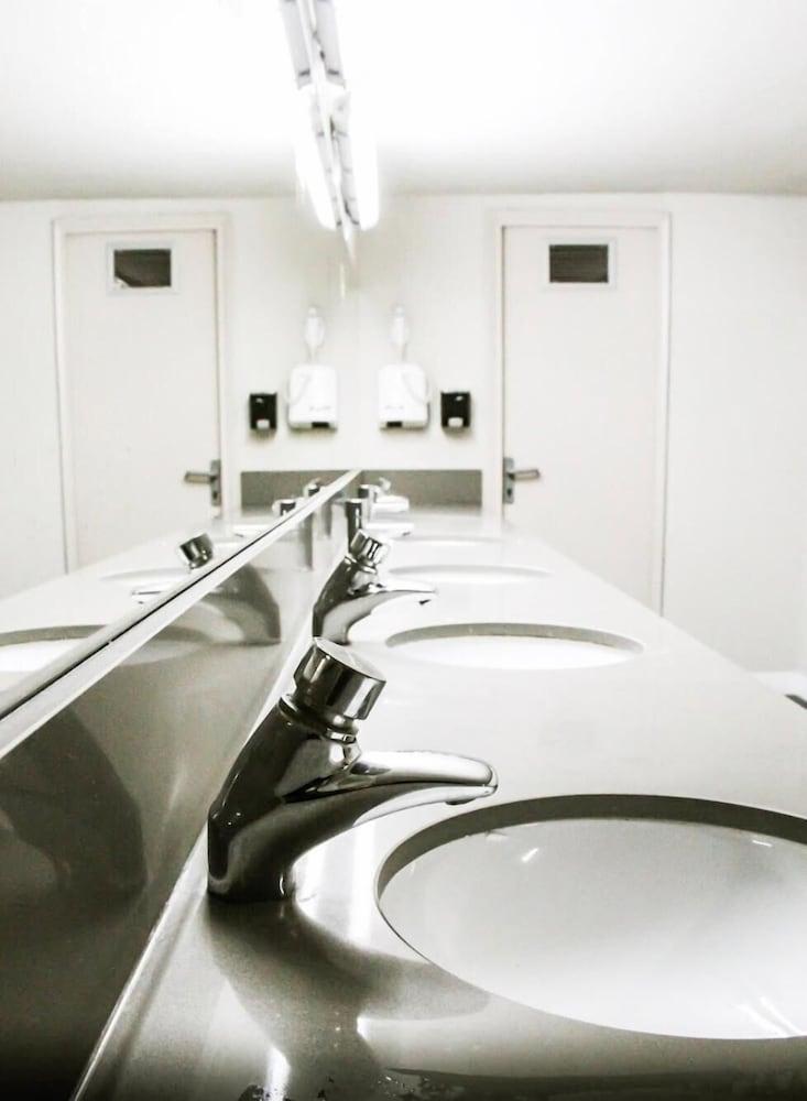 Hola Hostal Eixample - Hostel