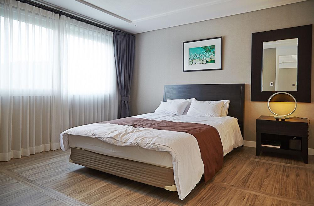 Oak Valley Valley Village