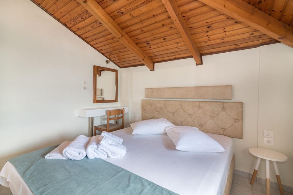 Sea View Studios & Apartments