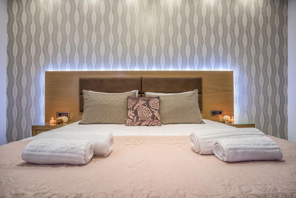 Nikos & Maria Studios