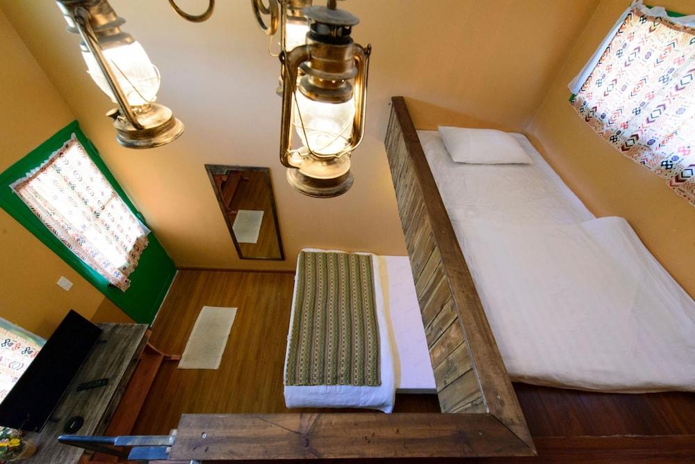 Flowersandrocks Villa