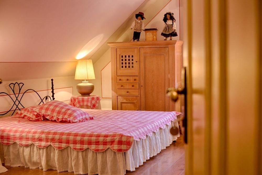 Villa Rosa Restaurant & Pension