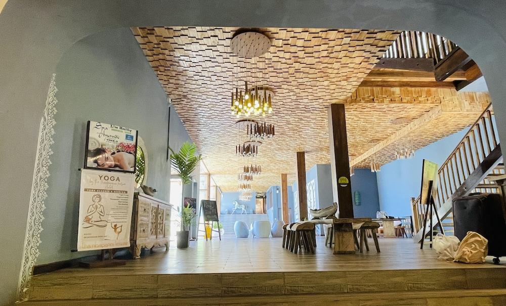 Thaproban Pavilion Waves Unawatuna