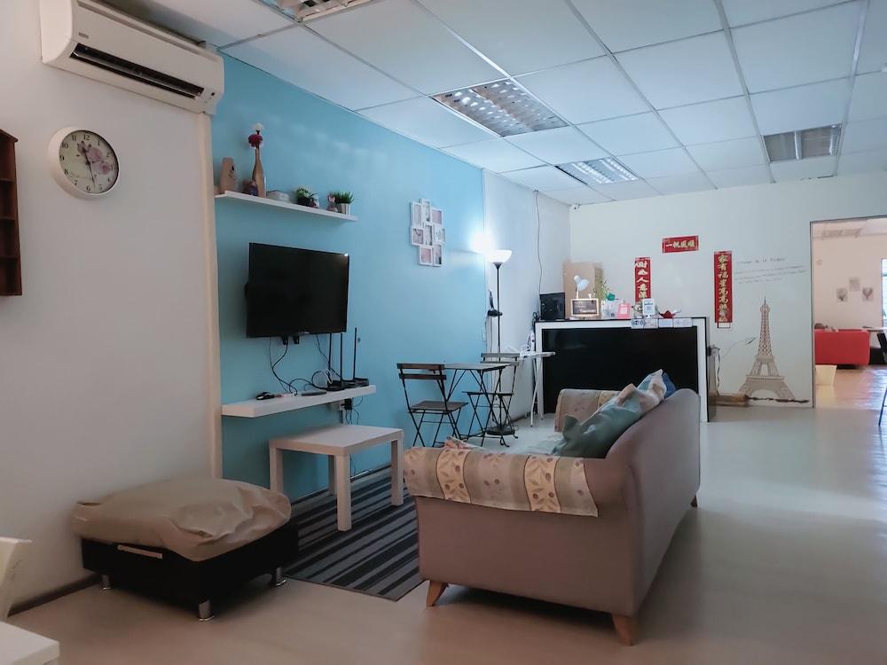 G Traveler Accommodation - Hostel