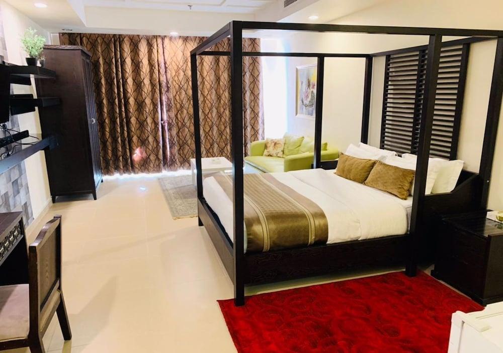 Mira Suites AlBasateen