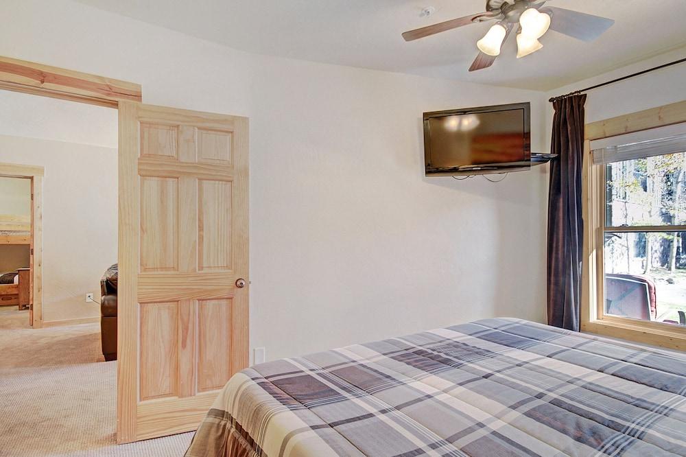 2609 Tenderfoot Lodge