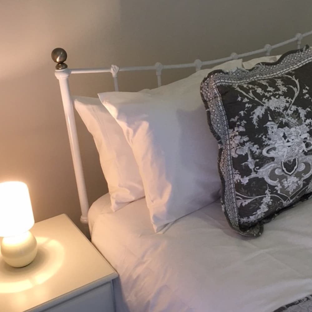 The White House Wells 2 Park View