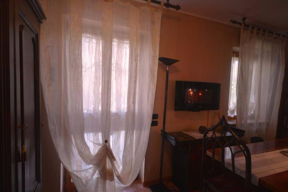 Villa Marisa bed breakfast and books