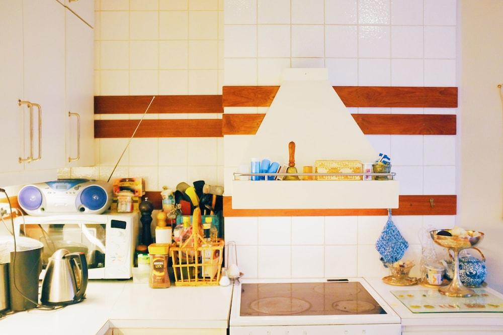 Beautiful, Artistic, Heirloom Apartment