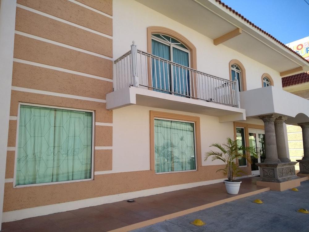 Hotel Santander Inn & Suites