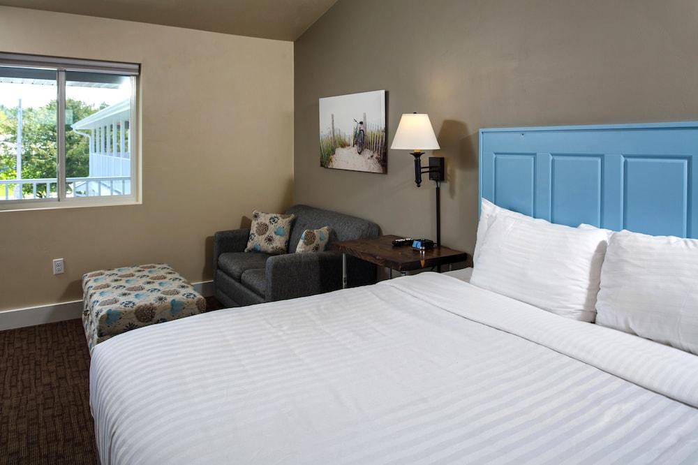 Julie's Park Cafe and Motel