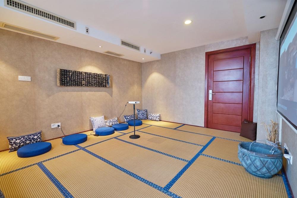 Summer Flower Apartment