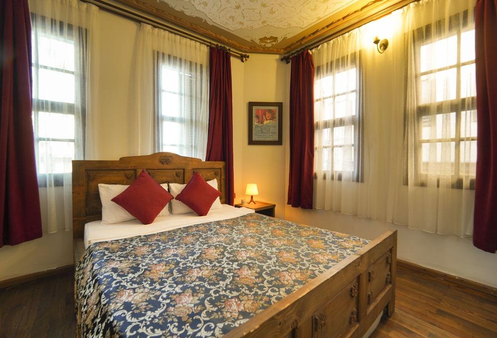 Old House Pub Hotels