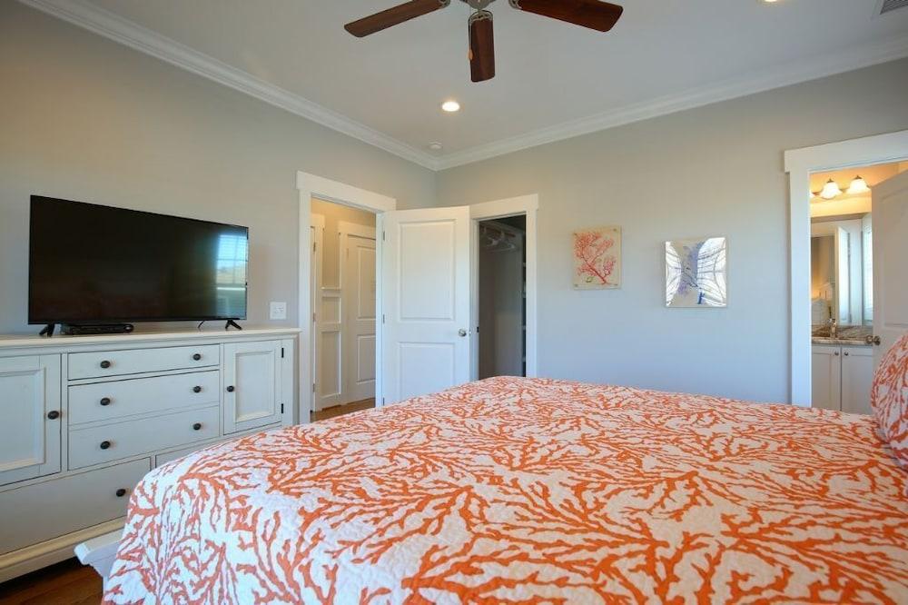 Absolute Paradise 5 Bedroom Home by RedAwning