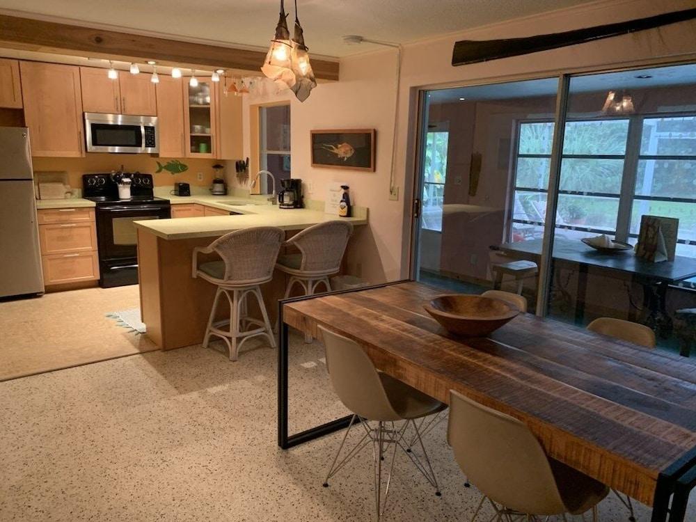 Beachside Charmer 2107