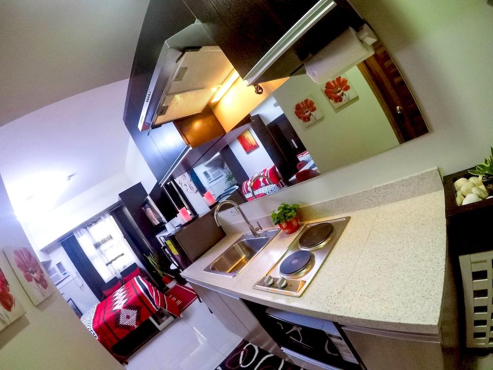 Studio Condo at Horizons 101