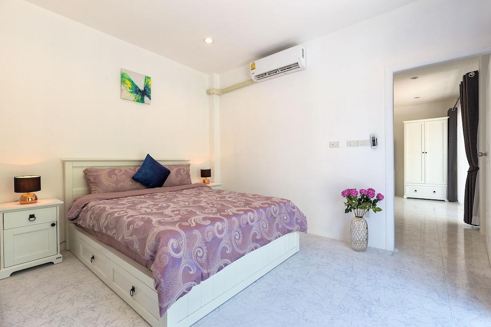 Private Villa with Pool near Laguna