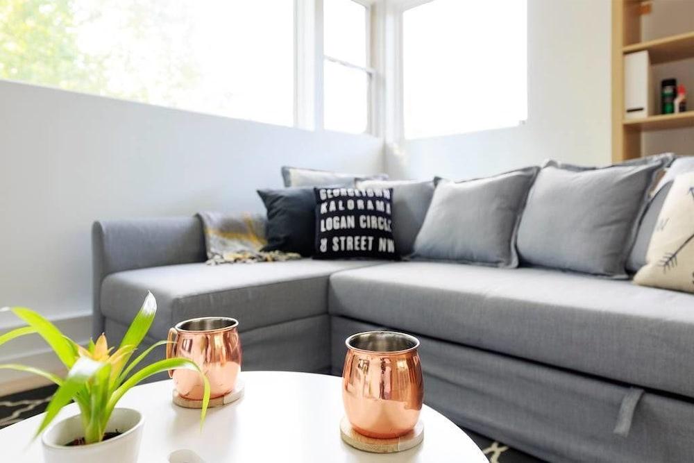 Argyle Penthouse Chic 1BR Apt 2 Sofabed