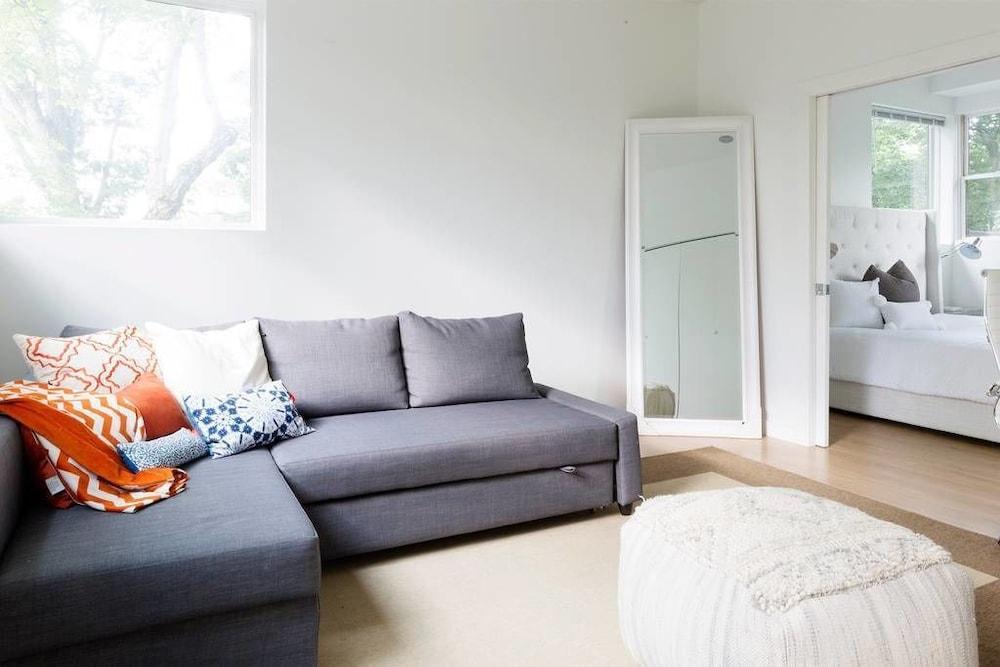 Argyle Penthouse Chic 1BR Apt 2 Sofabed