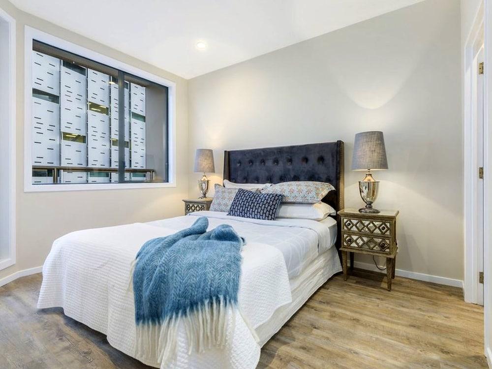 Stylish Apartment near Entertainment District