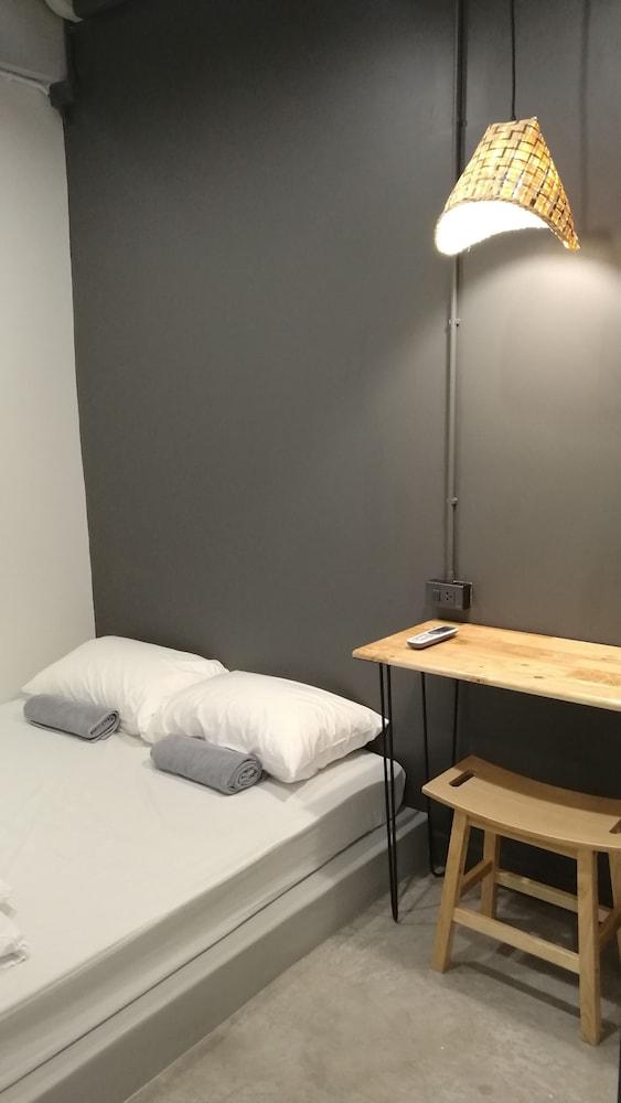 Ekanek Hostel Bangkok - Adults Only