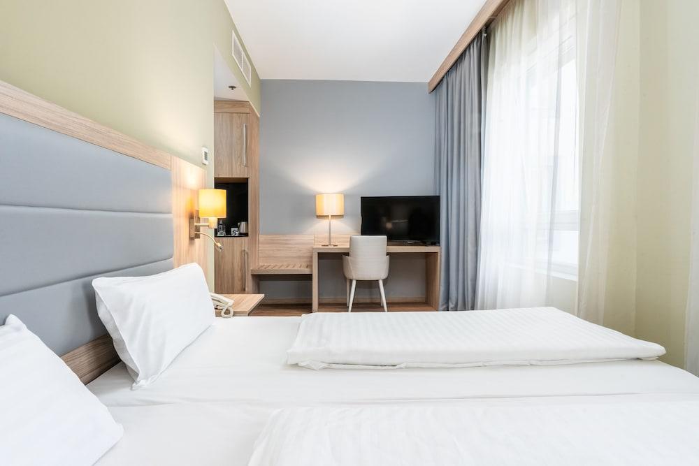 Akeah Verdi Budapest