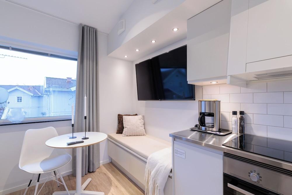 Easy Livin Apartment Hotel by Stubor