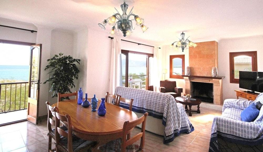 Mallorca Beach front line house 6 pers