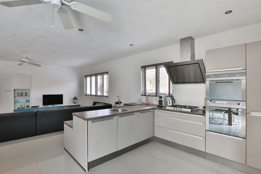 Luxury Villa With Pool in Jan Thiel