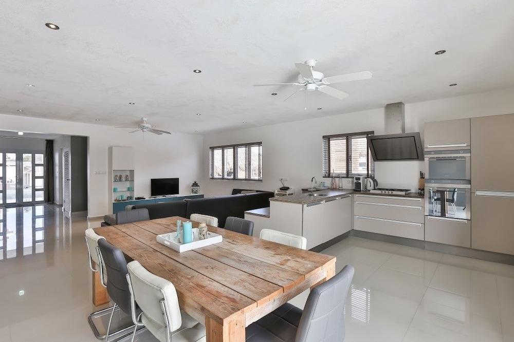 Luxury Villa With Pool in Jan Thiel