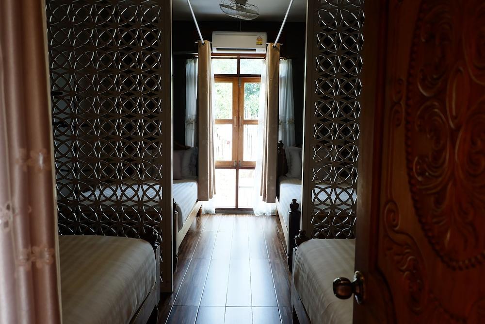 Bloom Cafe & Hostel Lipe