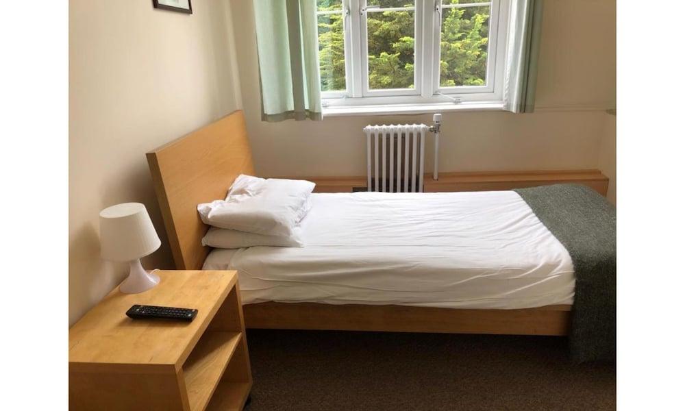 The Admiral Cunningham Hotel