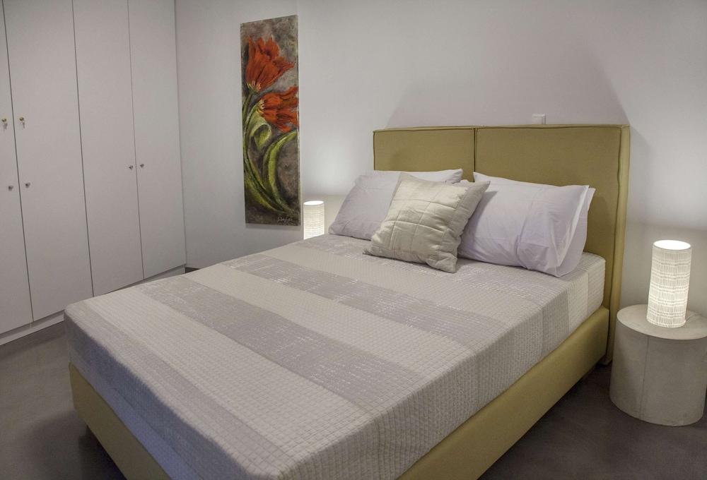 Luxury Penthouse touching the Acropolis by GHH