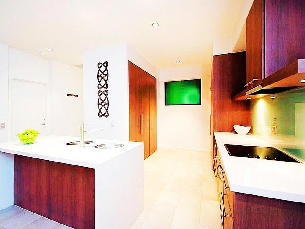 Temple 121 Palm Cove With Courtyard