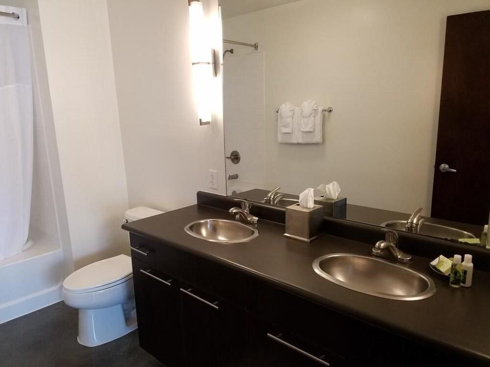 Oakwood at Amli on 2nd