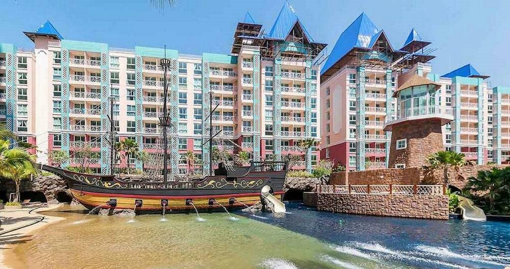 Grande Caribbean Condo by Somphong