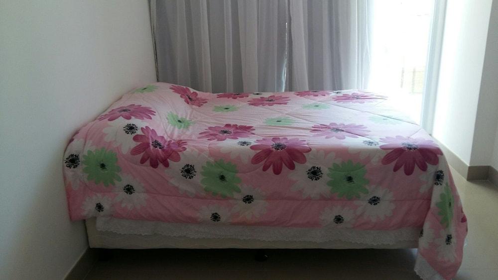 Apto alto padrão com piscina