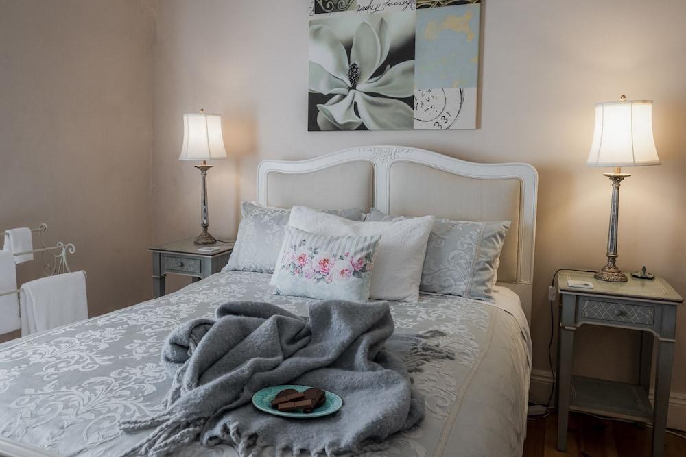 Azalea Cedar-Rose Villa