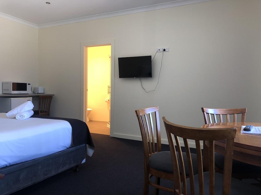 Lakeside Motel Waterfront