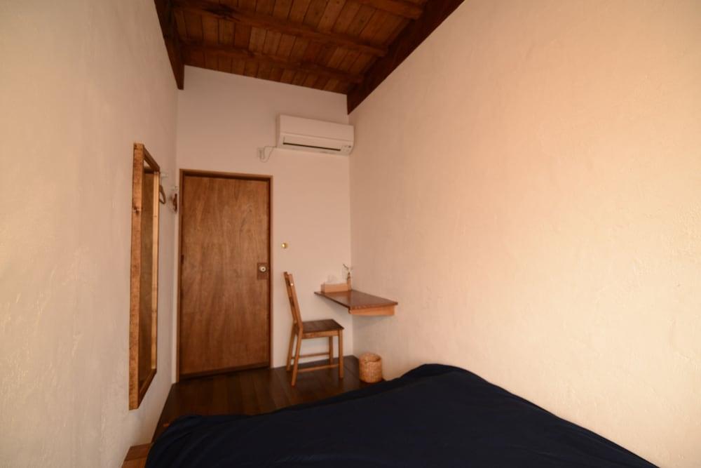 Taketa station hostel cue