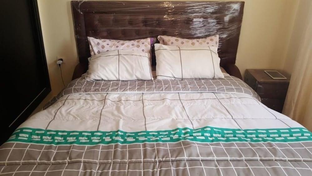 Lilac's garden Vue piscine