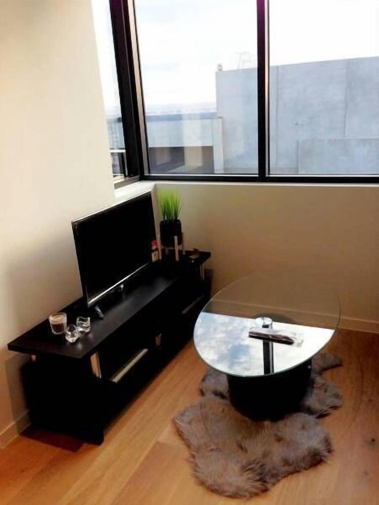 Southern Cross CBD Apartment