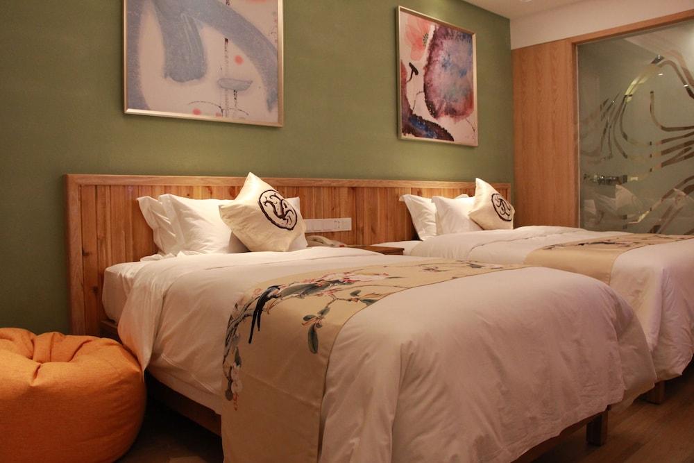 Queshan Lake Arcadia Intl Resort